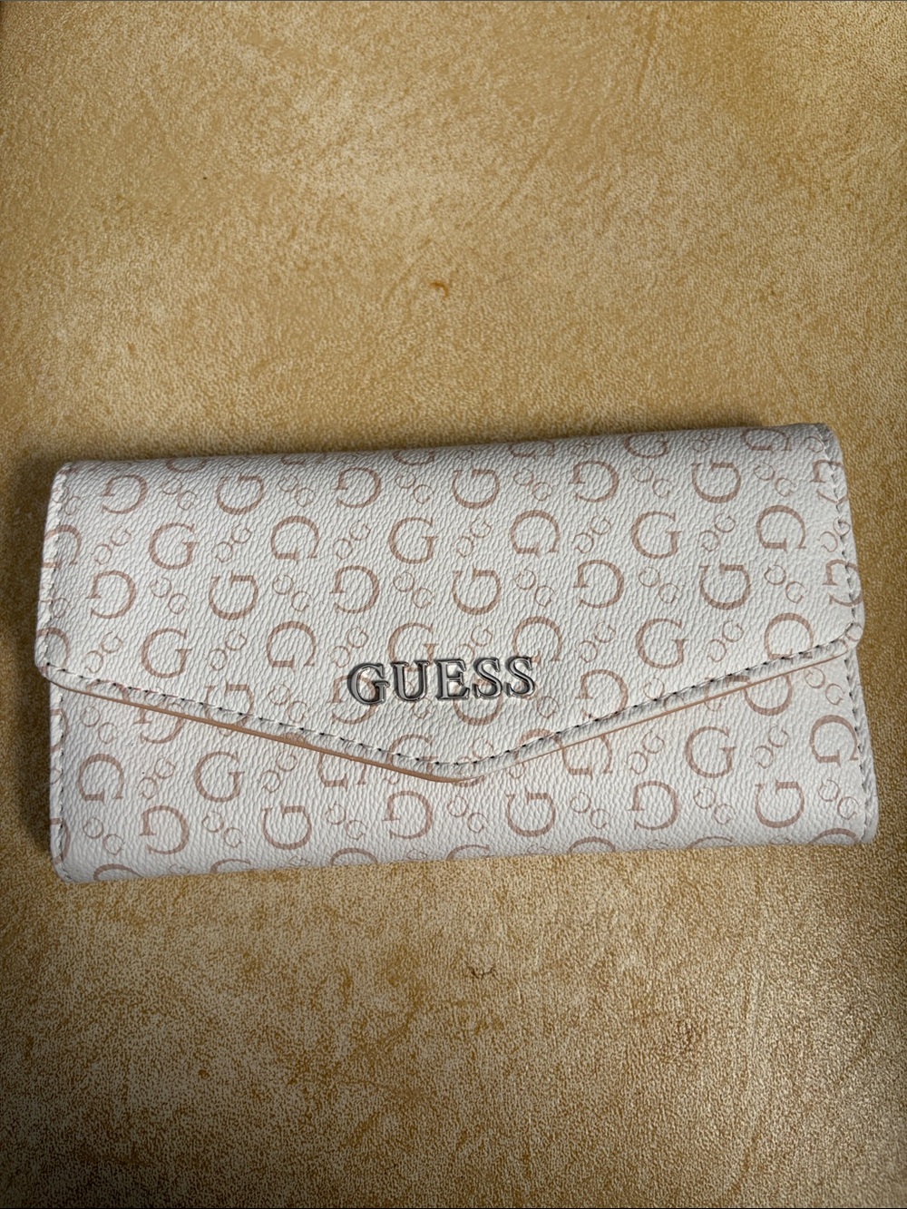 GUESS Women's Logo Envelope Wallet in White